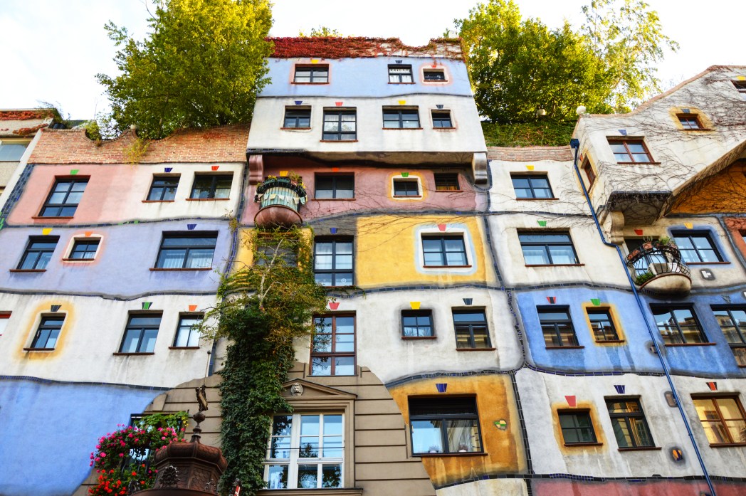 Άποψη του σπιτιού του Φριντενσράιχ Χουντερτβάσερ Hundertwasserhaus